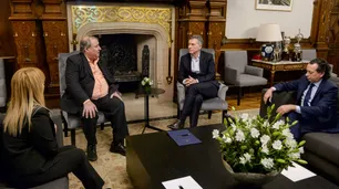 En medio de la guerra con los Moyano, Macri recibió a empresarios que denunciaron a Camioneros