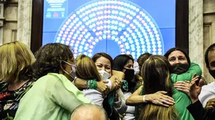 New York Times afirmó que el gobierno argentino hizo de los derechos de las mujeres "una política central"
