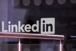 Por caída de la demanda, LinkedIn despedirá a casi 700 personas