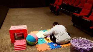 Qué son las "funciones distendidas", la experiencia en cine para niños con autismo y dificultades sensoriales