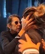 El conmovedor video de Viru, la esposa del Indio Solari, consolando a una fanática que se volvió viral