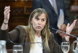 “Hasta las ollas rompen, gobierno de inútiles”: la respuesta de Juliana di Tullio tras el anuncio de despidos en la fábrica de Essen