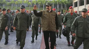 Nicolás Maduro encabezó una "marcha militar pacífica" y llamó a combatir a "cualquier golpista"