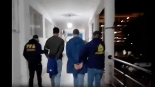 Así condujeron a la celda a los rugbiers franceses denunciados por abuso sexual