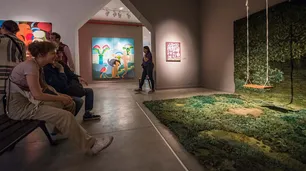 Marta Minujín, Nicola Costantino, Marcos López y 57 artistas más en la exposición "¿Cuánto pesa el amor?"