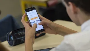 Sin celulares: la medida de una escuela correntina para mejorar la atención de los alumnos