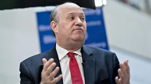 Mejor que jefe de Banco Central de Brasil deje el cargo: D. Moss