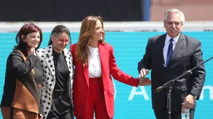 "Último año de gobierno": Fernández tomó juramento a las nuevas ministras y evocó a la marcha peronista para "ganar"