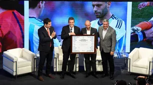 Javier Mascherano fue distinguido en la Cámara de Diputados por su compromiso con el deporte