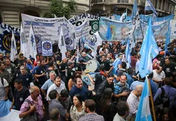 Metalúrgicos de la UOM firmaron un aumento del 36% con cláusula gatillo