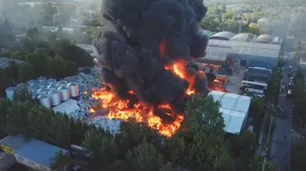 Incendio sin control en una fábrica de plásticos en General Pacheco