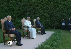El papa Francisco recibe a Peres y Abas en una histórica oración por la paz