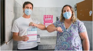 Vacunatorio VIP en San Vicente: el intendente se coló en la fila y otro funcionario inoculó a su hijo