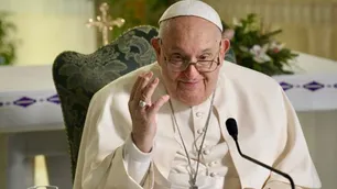 El estado del Papa Francisco es "estable" tras una leve mejoría: agradeció "de corazón" por los rezos