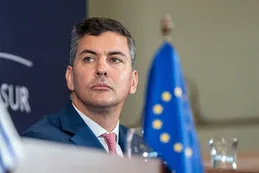 Hackearon una cuenta del presidente de Paraguay y publicaron información falsa sobre bitcoin