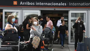 Varados: el Gobierno aumentaría el cupo de ingreso al país