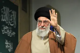 El ayatolá Alí Jamenei, la vida de paranoia y hermetismo extremo de un revolucionario despiadado