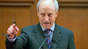 Michael Sandel según la IA: ChatGPT armó las preguntas y conjeturó posibles respuestas del filósofo