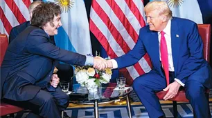 The Washington Post planteó que la "motosierra" de Milei fue un antecedente para las políticas de Trump