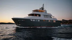 Ponen a la venta el yate en el que navegaron Martín Insaurralde y Sofía Clerici: ¿cuánto vale?