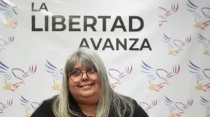 Quién es la candidata libertaria que estuvo afiliada al PJ y tiene una foto con Estela de Carlotto