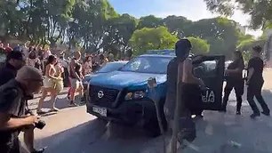 La policía salvó al influencer libertario Marco Palazzo de una paliza en el acto LGBTIQ+
