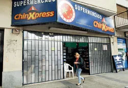 El COVID-19 golpeó a los supermercados chinos: 200 locales cerrados y 20% menos de ventas