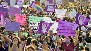 Movimientos feministas marchan contra Milei por el Día Mundial contra la Violencia de Género