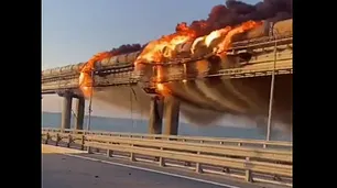 Coche bomba explotó en el puente de Crimea, un paso vital y símbolo de anexión con Rusia