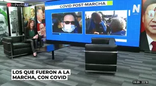 La foto de Scarpin: tomando mate y cerca de una señora mayor