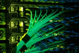 Microsoft cancela contratos de arriendo de centros de datos de IA, según analista