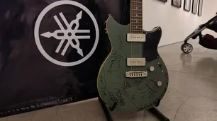 Se sorteó una guitarra autografiada por estrellas del rock argentino
