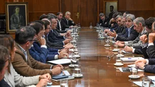 Caputo se reunió con las productoras de gas y generadoras de electricidad para resolver la deuda