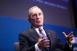 Michael Bloomberg vuelve a ser demócrata y mira a la Casa Blanca