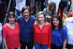 La izquierda cerró campaña con Chile de fondo: "¡Fuera Piñera, fuera milicos de las calles!"