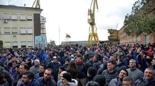 Trabajadores tomaron el Astillero Río Santiago con el interventor adentro