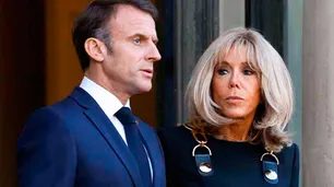 Macron llevará "evidencias" a EE.UU. para probar que su esposa Brigitte es mujer
