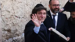 Milei desembarca en Roma para su esperado encuentro con el Papa Francisco