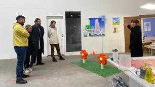Un útero gigante, una máquina que crea la música del sol, pinturas, eso es HITO: un taller para 30 artistas seleccionados