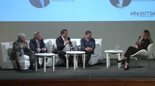 Llaryora en La Noche de la Educación: “El salario docente no es el único determinante de la calidad educativa”