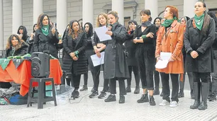 Pisar huellas, actuar y representar