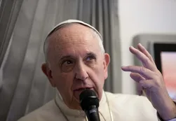 El Papa: "No se puede insultar la fe de los demás"