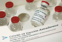 Córdoba: una mujer inicia acción legal por 100 millones contra AstraZeneca y ANMAT