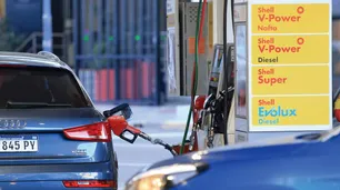 Milei vuelve a frenar el impuesto a los combustibles para evitar más presión en los precios