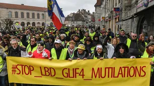 Los "chalecos amarillos" se movilizan en Francia: "No nos moverán"