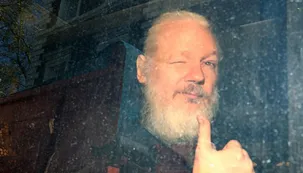 Julian Assange perdió el asilo de la embajada de Ecuador y fue arrestado