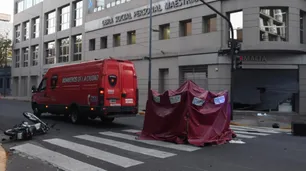 Choque fatal en el sur de CABA: murió un motociclista y un auto se incrustó en una farmacia