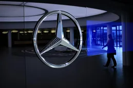 Daimler, el fabricante de Mercedes, recorta ganancias por airbags y diesel