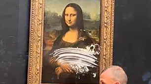 Video: así fue el tortazo a la Gioconda en el Museo del Louvre