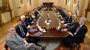 Schneider participó en la cumbre de Milei con gobernadores para debatir las reformas y el Presupuesto 2026